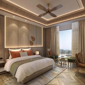 Hotel Grand Havenwood Suites Near Delhi Airport